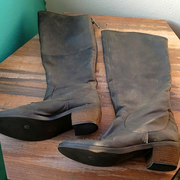 dark grey cowboy boots